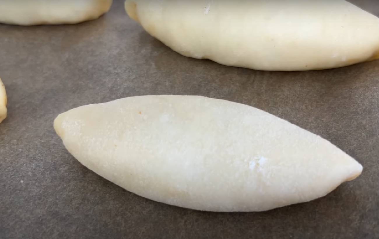 Пиріжки з капустою в духовці: рецепт для ледачих